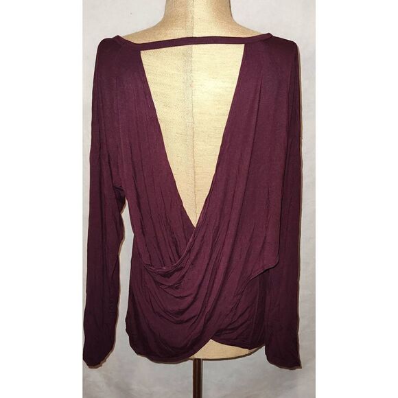 Purple/PLUM VICTORIA'S SECRET Long sleeve shirt.  V back.  NO SIZE TAG PLEASE SE - Picture 3 of 4